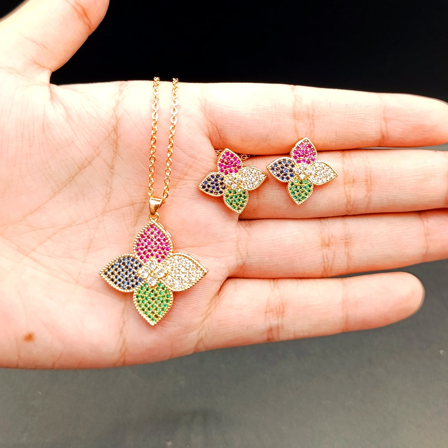 2k Flower Multi Set Locket