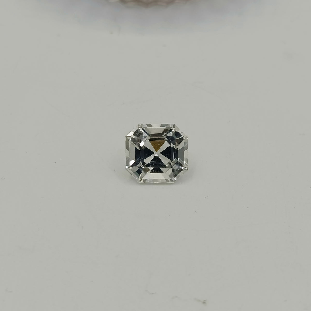 White Topaz (White Pukhraj)