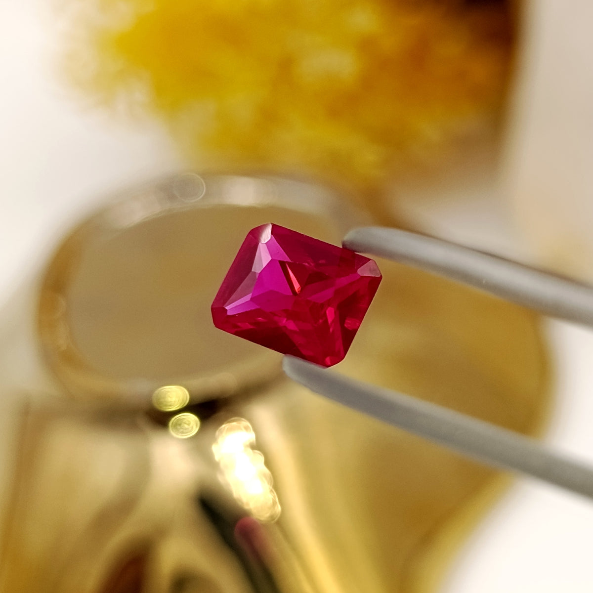Ruby (Yaqoot) - Kashmir Oval Shape - 1.5 Carats