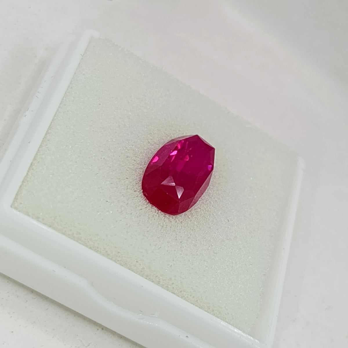 Ruby, Crystal Clear and Beautiful Red Color - 7.10 Carats