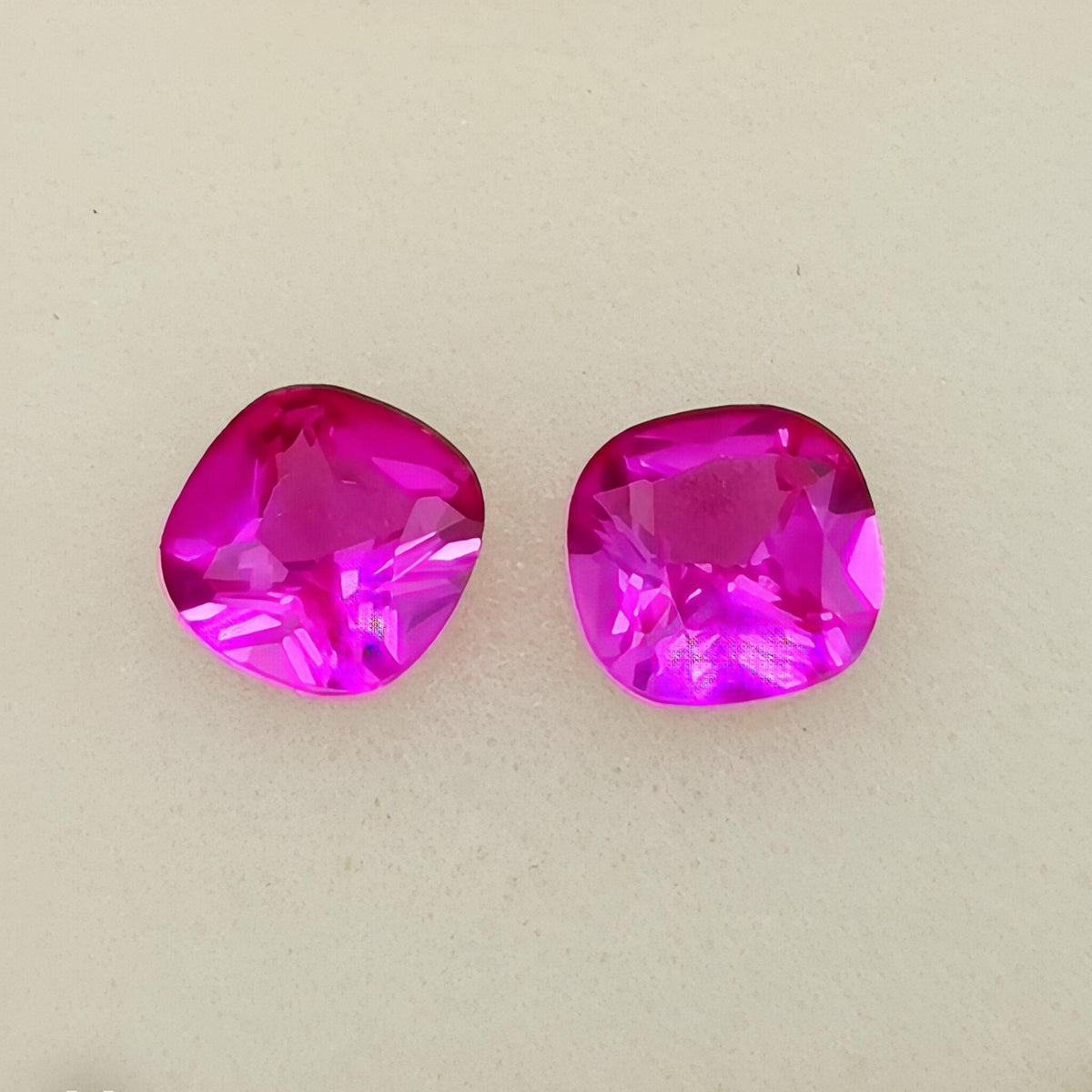 Pair of 2 - Ruby, Crystal Clear and Beautiful Pink Color - 5.00 carats