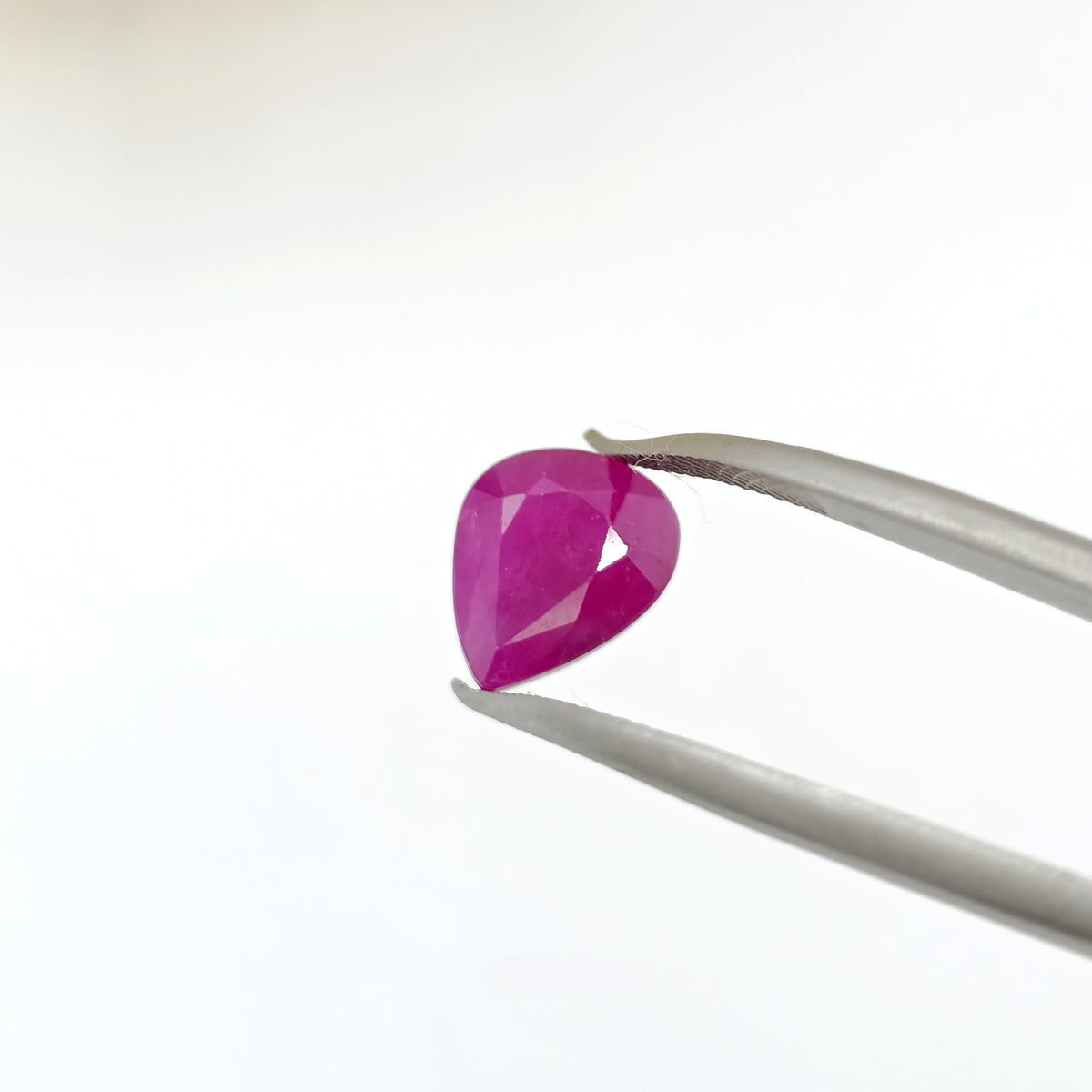 Ruby (Yaqoot) - Afghanistan  Oval Shape - 5 Carats