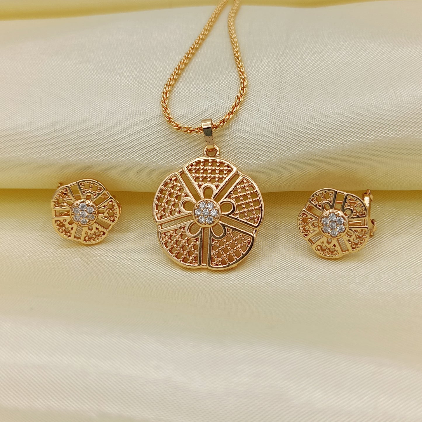 China Gold Zircon Flower Set
