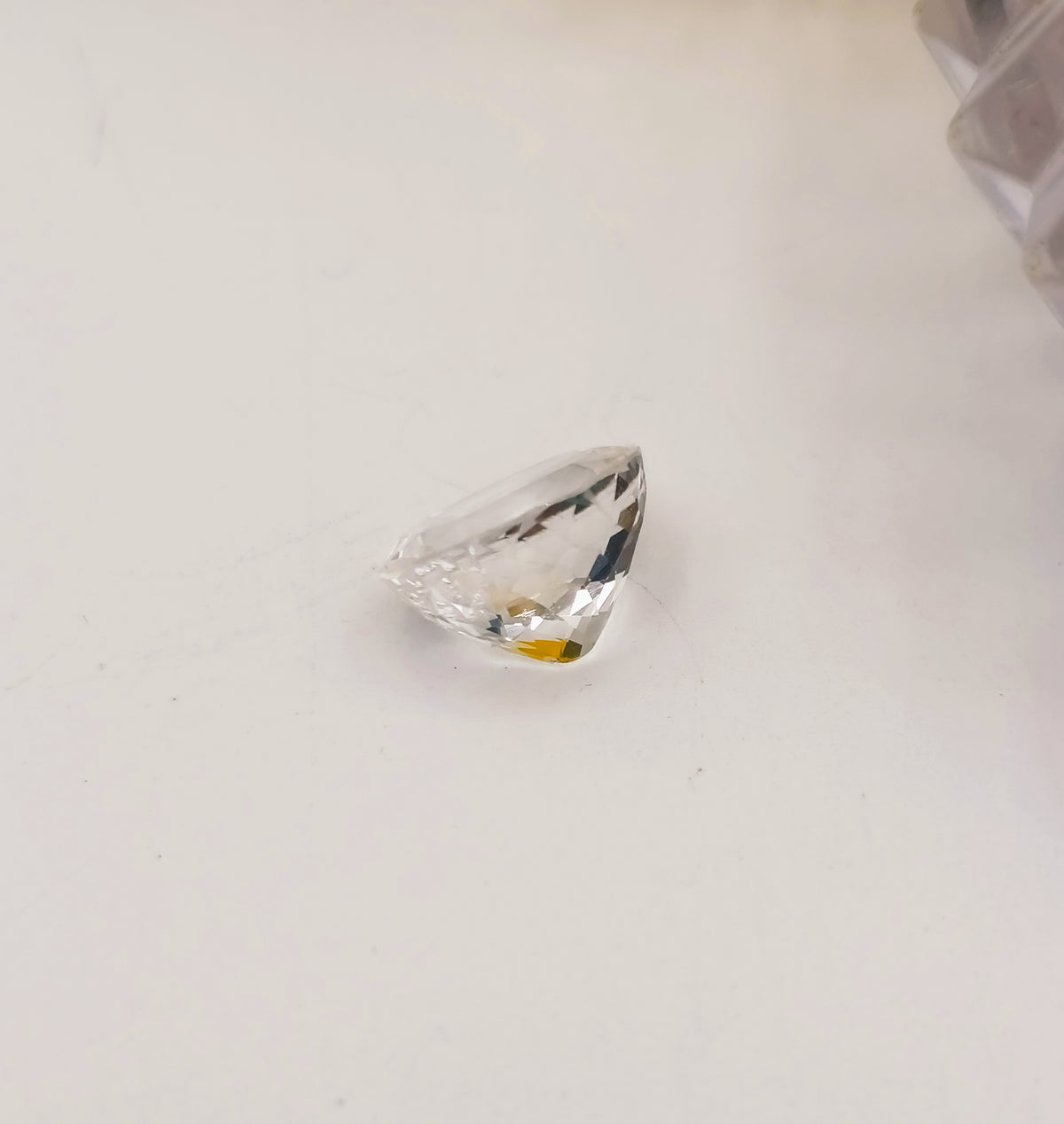 White topaz - 6.10 Carats