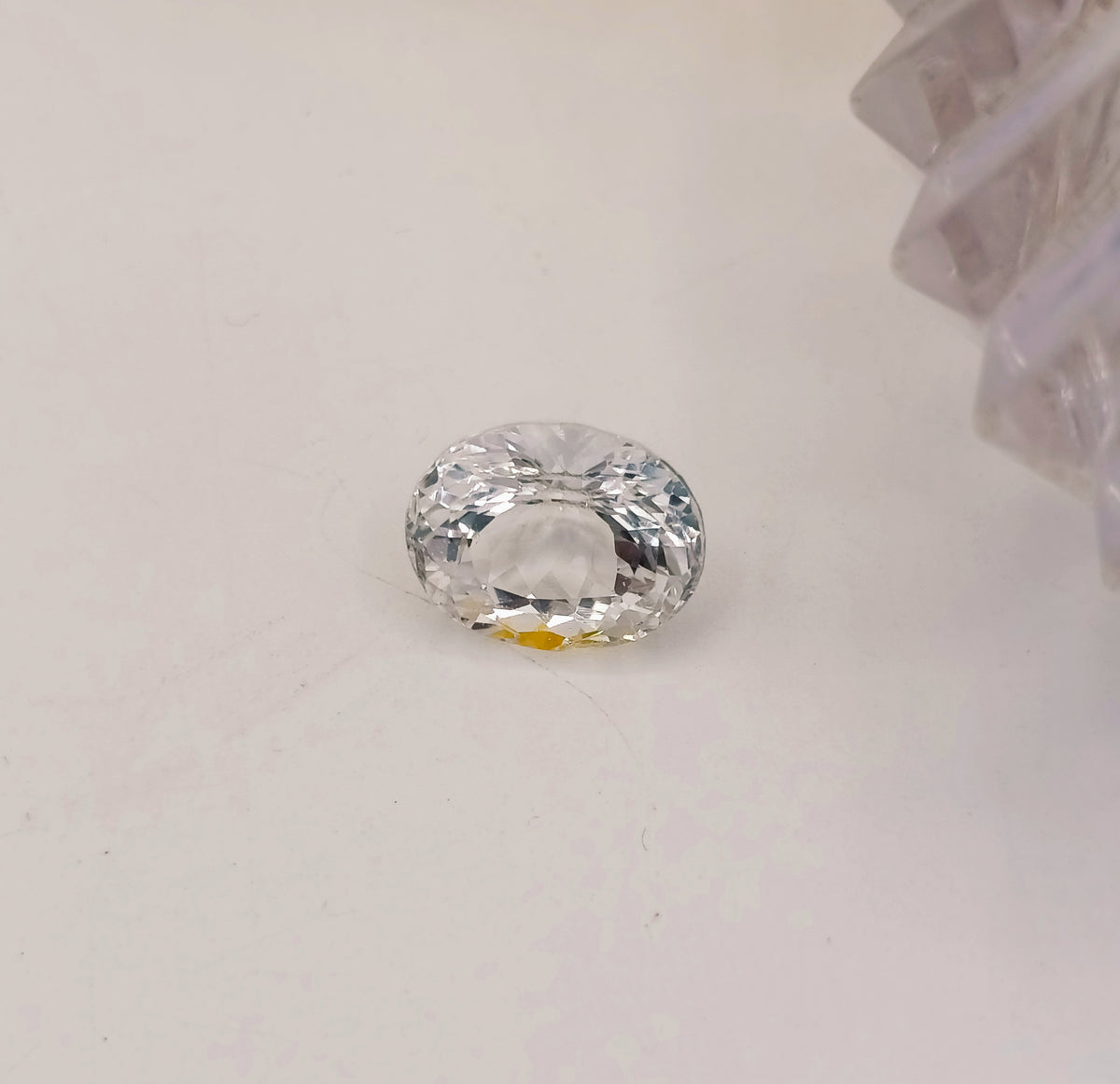 White topaz - 6.10 Carats