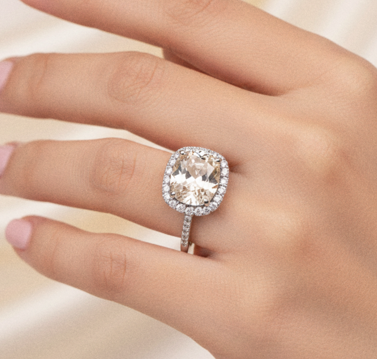 White topaz - 6.10 Carats