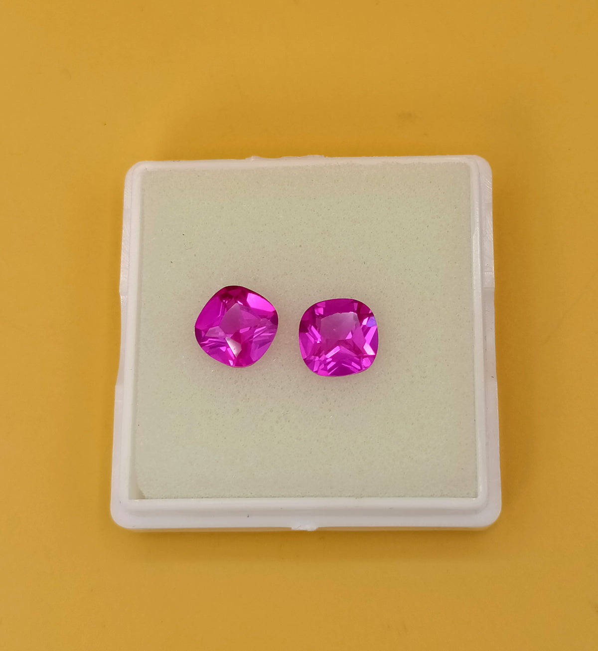 Pair of 2 - Ruby, Crystal Clear and Beautiful Pink Color - 5.00 carats
